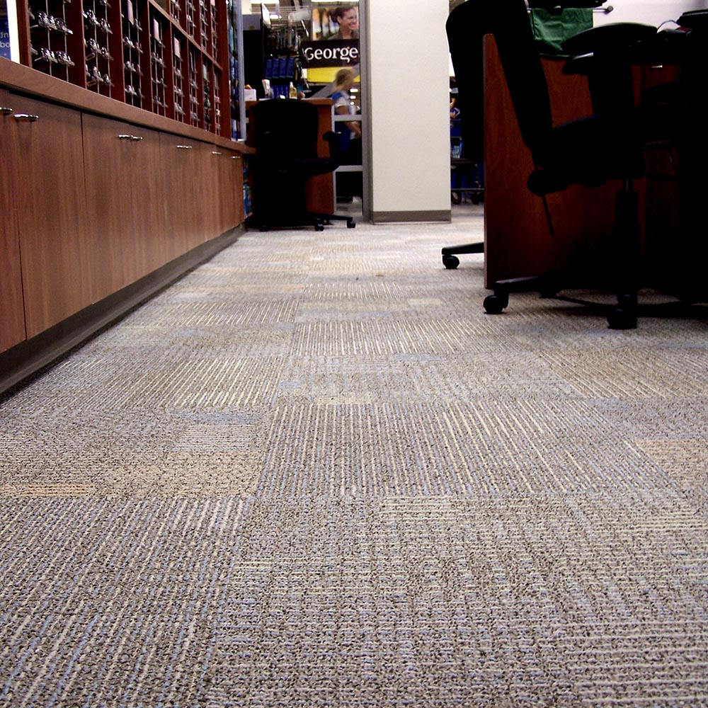 新技術新工藝：仿地毯紋SPC鎖扣石塑地板顛覆了尊貴豪華的傳統(tǒng)地毯市場